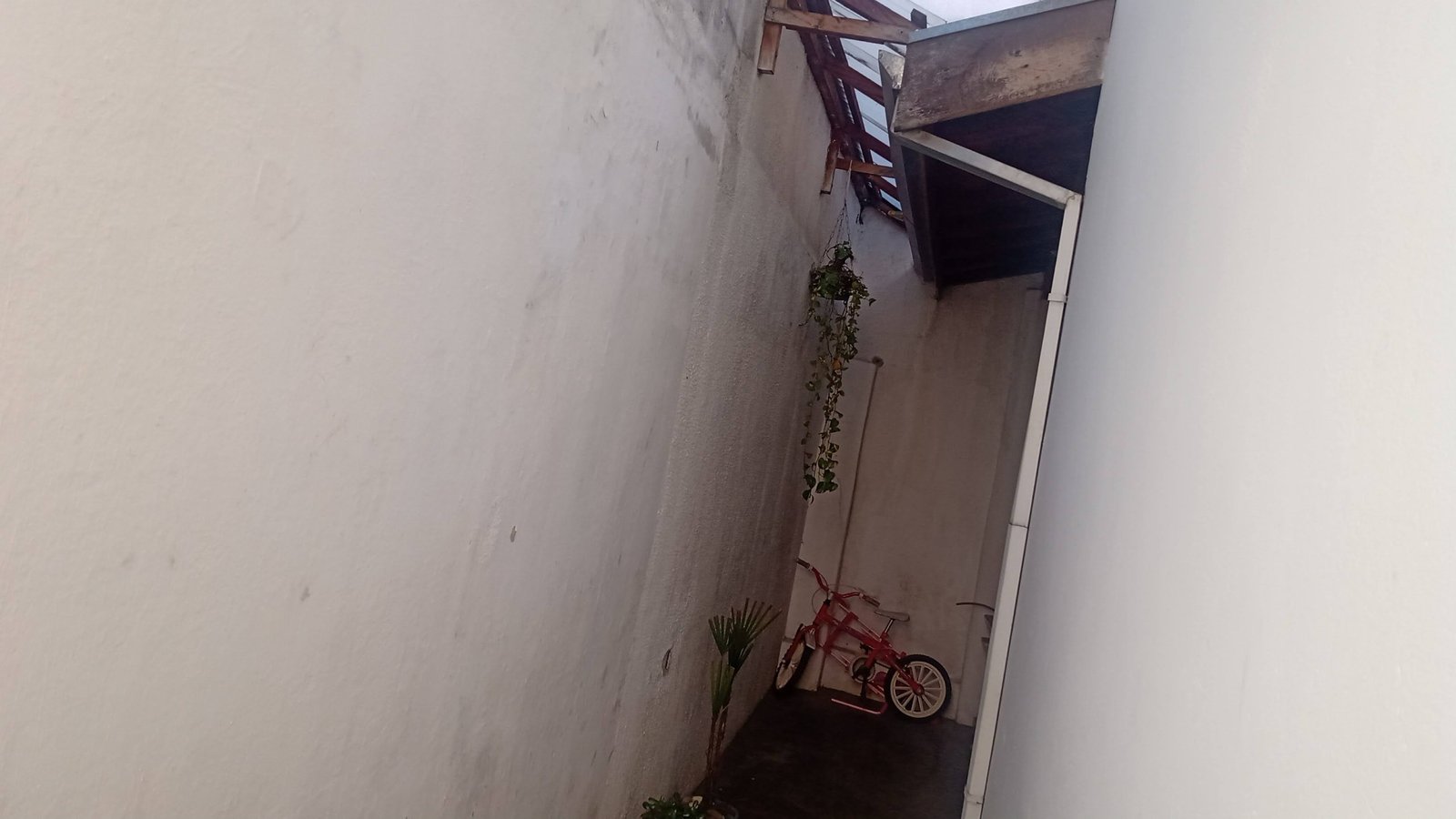 corredor-casa-a-venda-2-dormitorios-quitauna-osasco-cptm-comandante-sampaio Casa a venda no Quitaúna em Osasco
