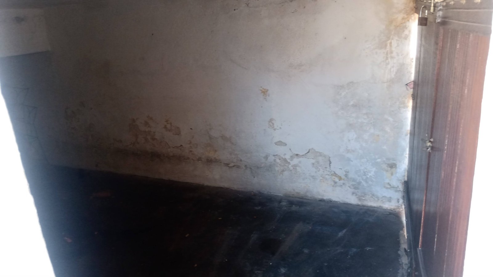 garagem-casa-a-venda-2-dormitorios-quitauna-osasco-cptm-comandante-sampaio Casa a venda no Quitaúna em Osasco